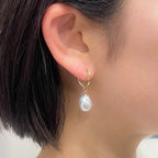 １８金製 V字クロッシングピアス