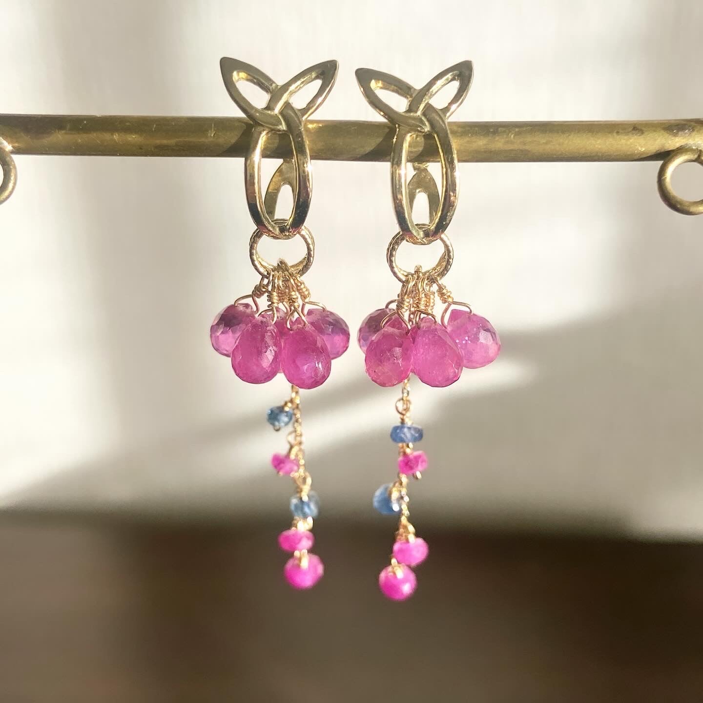 １８金製 ケルトモチーフ・クロッシングピアス