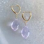 １８金製 V字クロッシングピアス