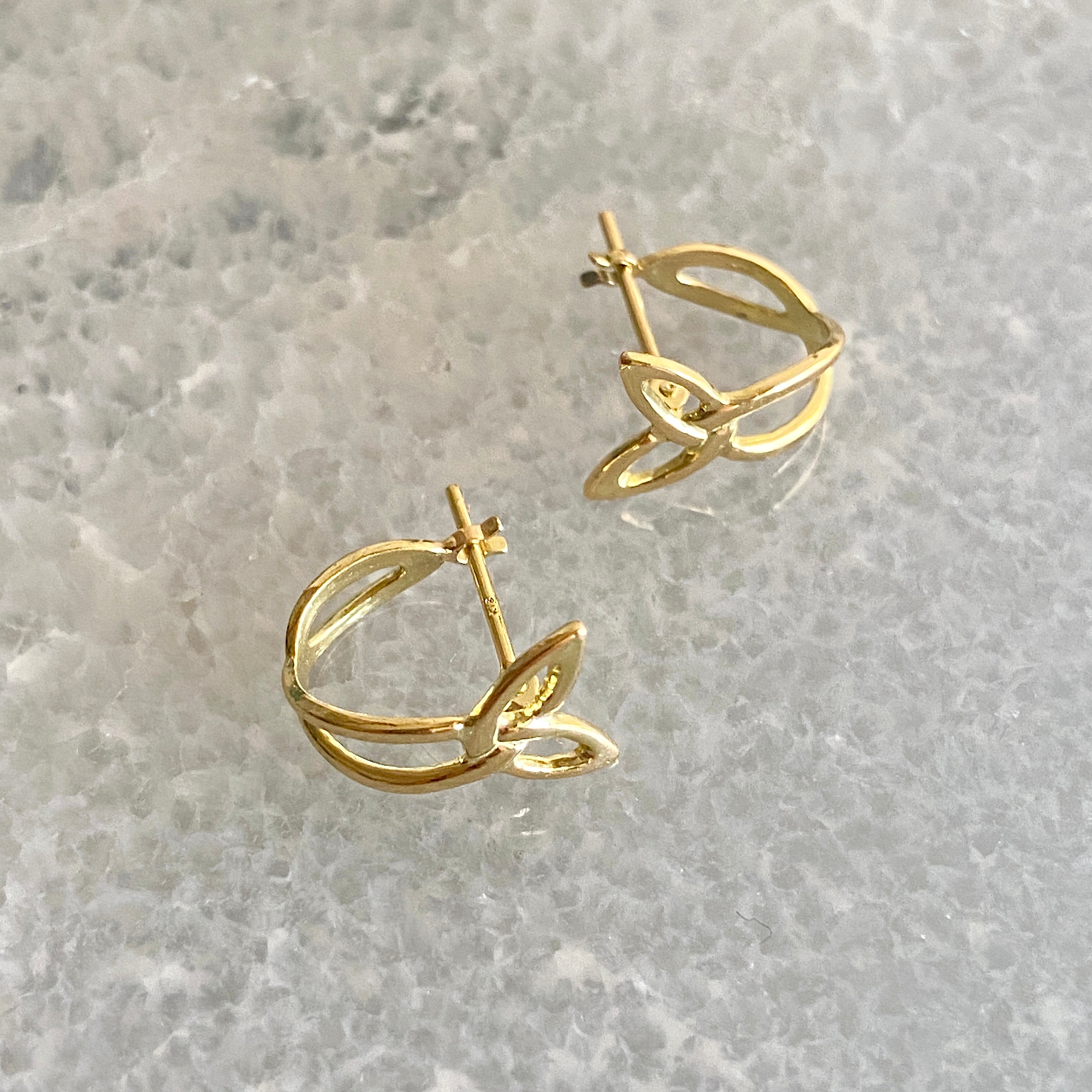 １８金製 ケルトモチーフ・クロッシングピアス