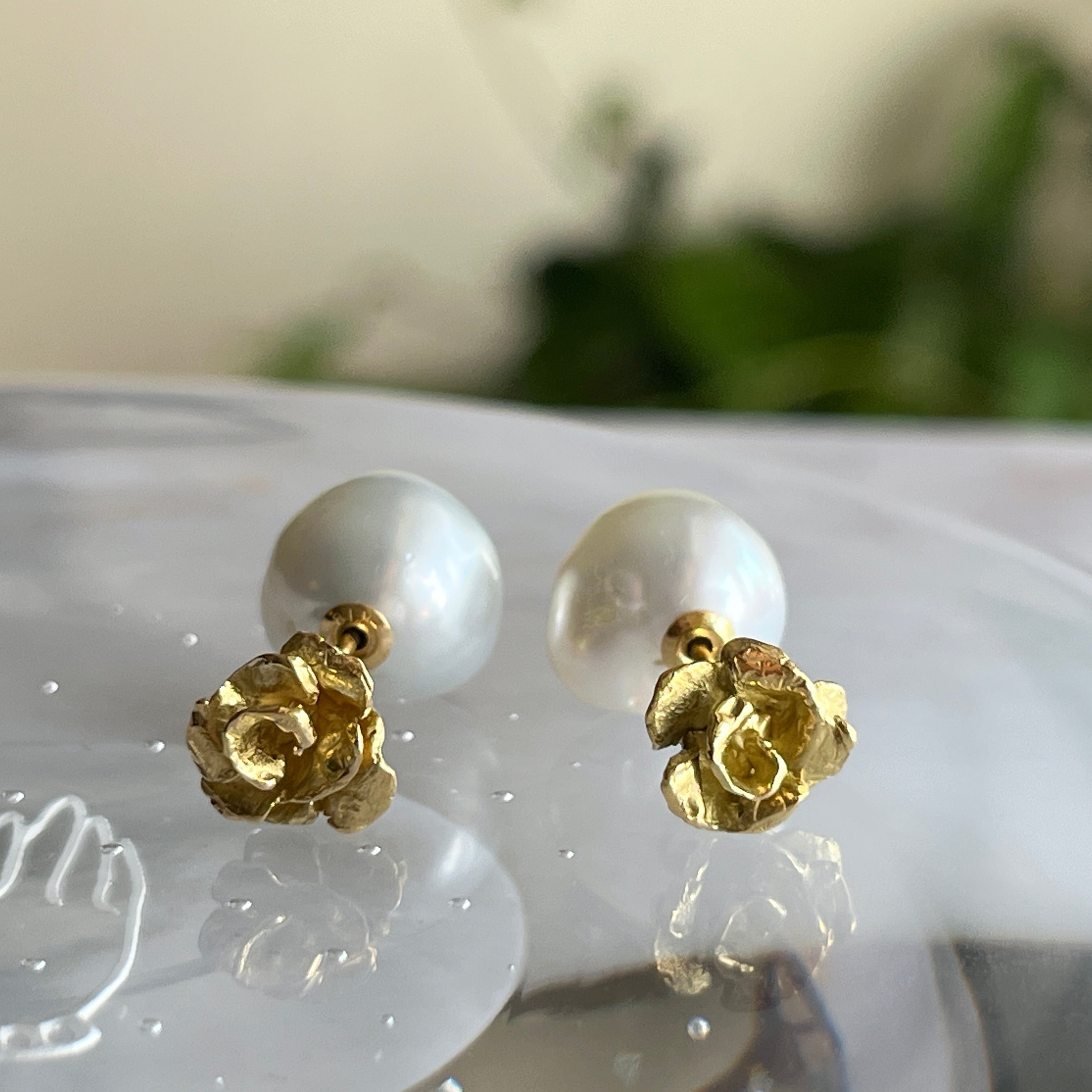 １８金製 薔薇のキャッチピアス