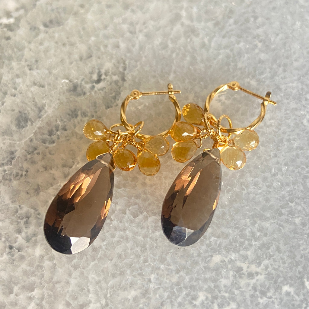 １８金製ツイストクロッシングピアス
